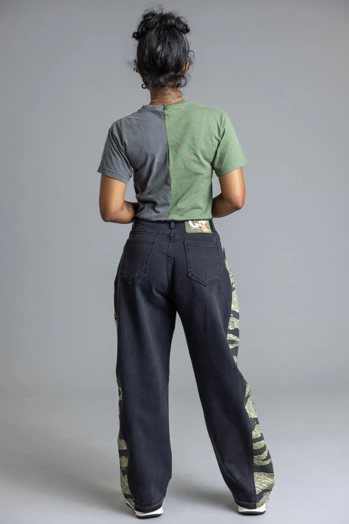 DARK GREY N HEMP TWO-TONE SPRAY CNT CROP TEE
